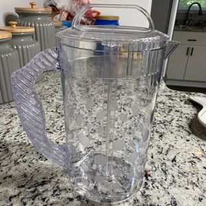Pampered Chef Quick Stir Pitcher